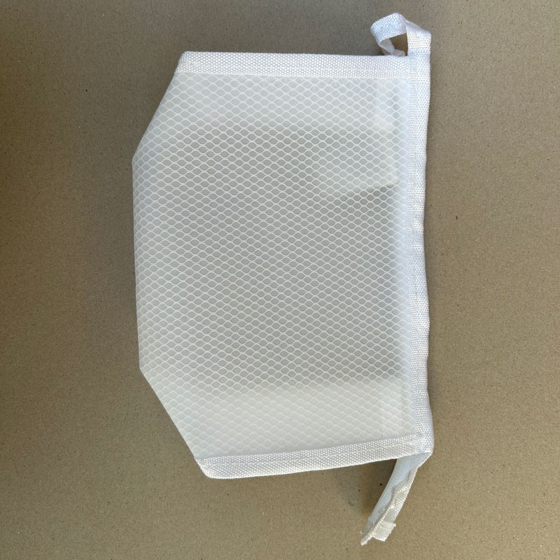 Cum să curățați o geantă cosmetică limpede